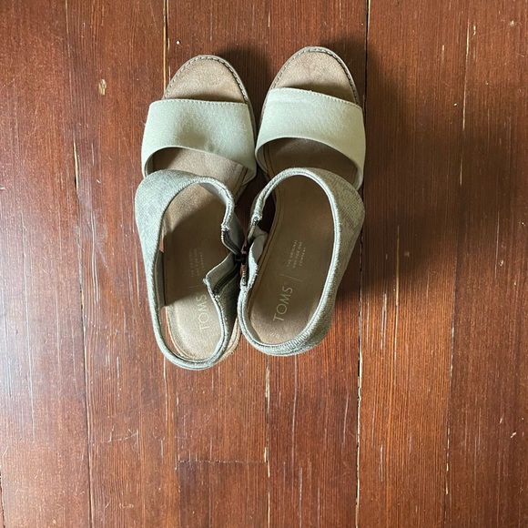 Toms Snake Print Sandals Size 7.5 - Picture 2 of 4